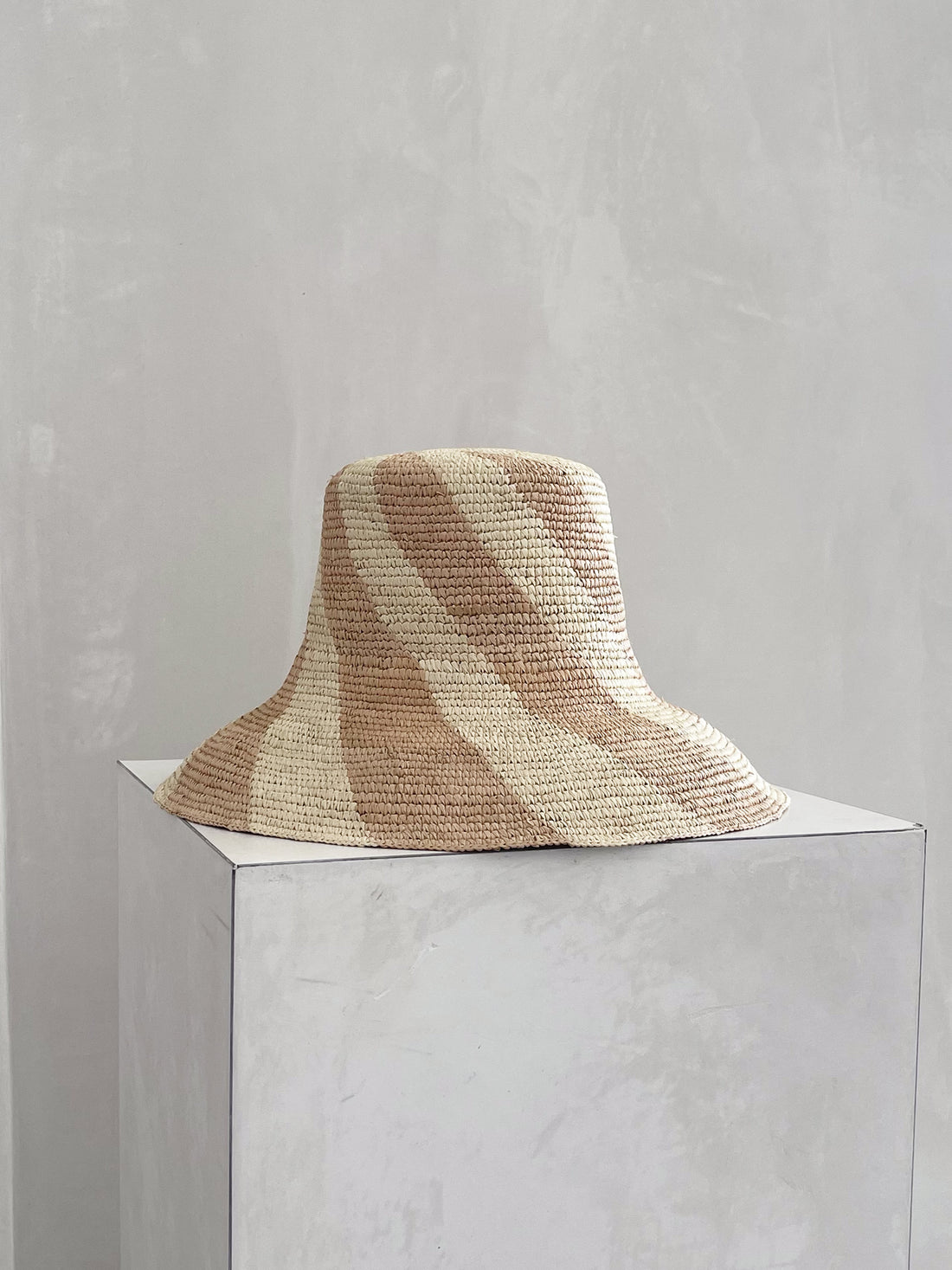 Amira Bucket Hat - Sand & Natural Spiral